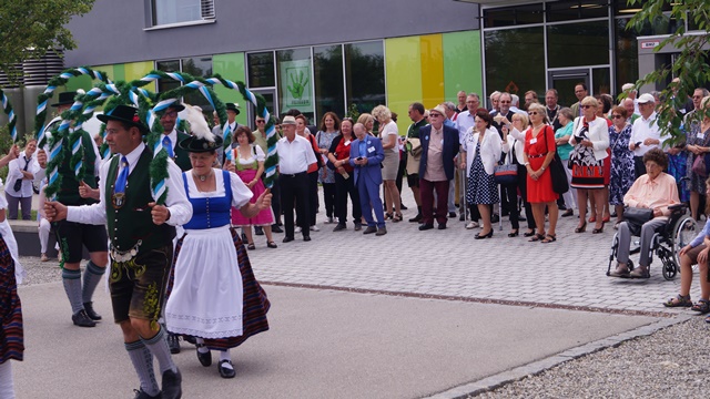 nach dem Festakt - Auftritt der d'Hachingertaler mit Kronentanz